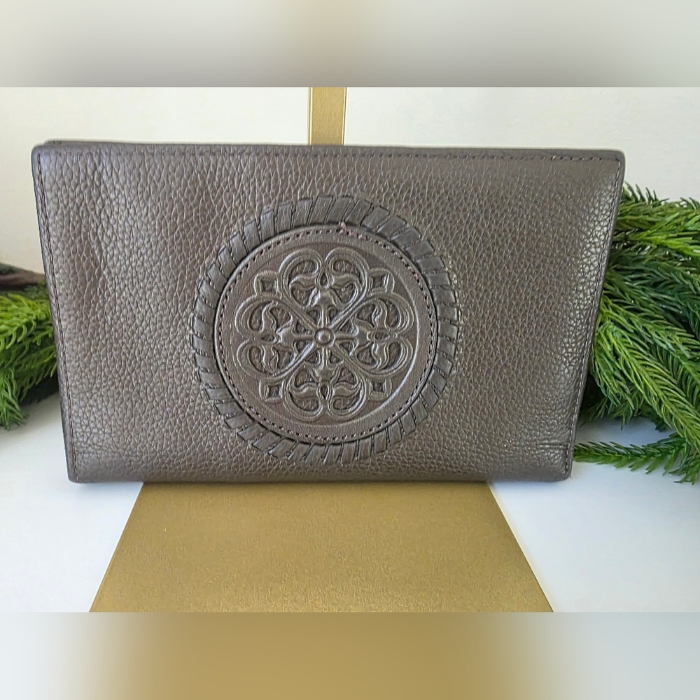 Brighton Ferrara Folio Wallet Pebbled Gray Leather Medallion Accent- Like New - Picture 11 of 13
